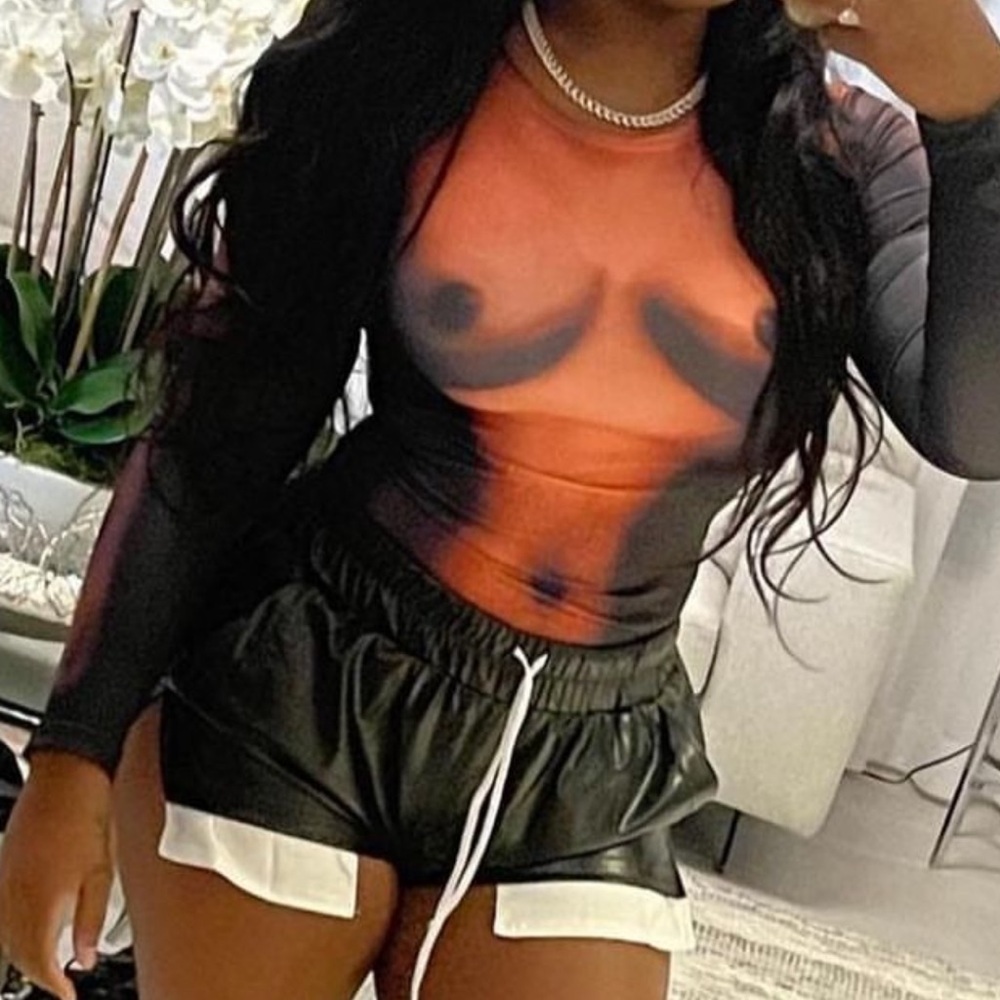 “Naked” Top